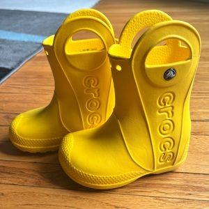 Crocs childrens unisex rain boots size 8C in yellow